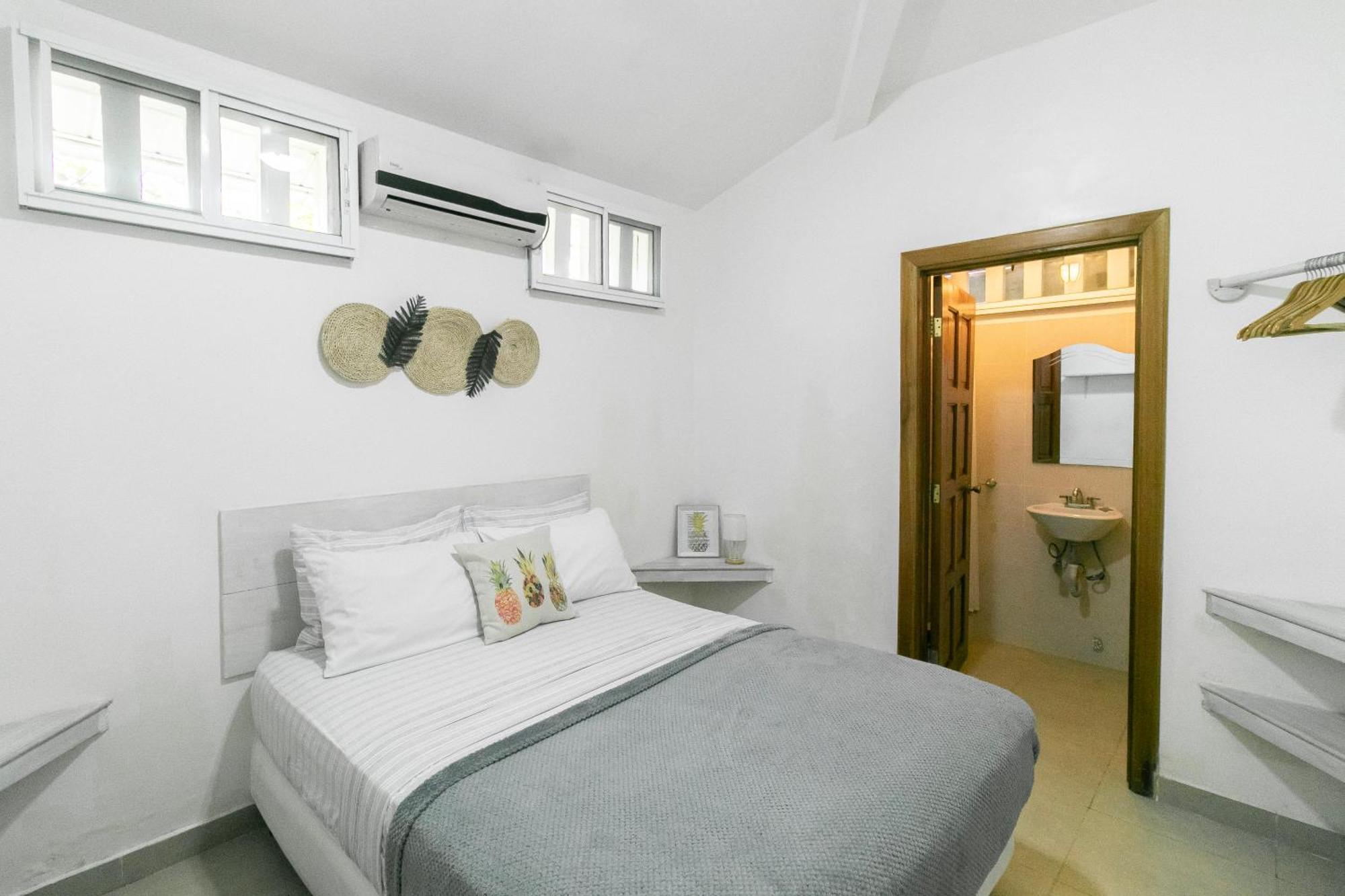 Pineapple House Hotel Bocas Town Ngoại thất bức ảnh